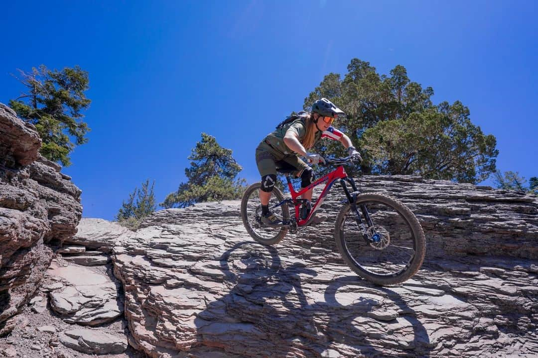 Fuji Bikesさんのインスタグラム写真 - (Fuji BikesInstagram)「Our 2020 US Enduro National Champion @insamymo flying into a bonus year of flying the red, white, and blue 🇺🇸  #mountainbike #enduromtb #enduro #nationalchampionship」1月4日 23時53分 - fujibikes