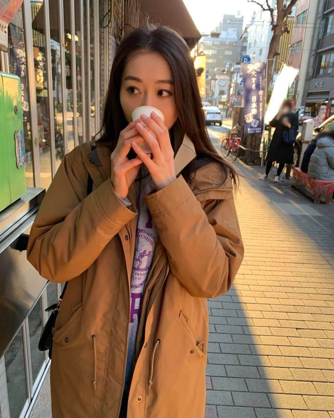 柿崎裕美のインスタグラム：「お休みは今日まで。明日から頑張ろうっと✊🔥 ほとんど家にいたけど、氏神様とよく行く神社は必ず😌🙏 甘酒が美味しかったぁ😉 しょーこちゃんありがとう📸♥  #神社巡り #甘酒3杯 #お気に入りのアウター #thenorthface #photooftheday」