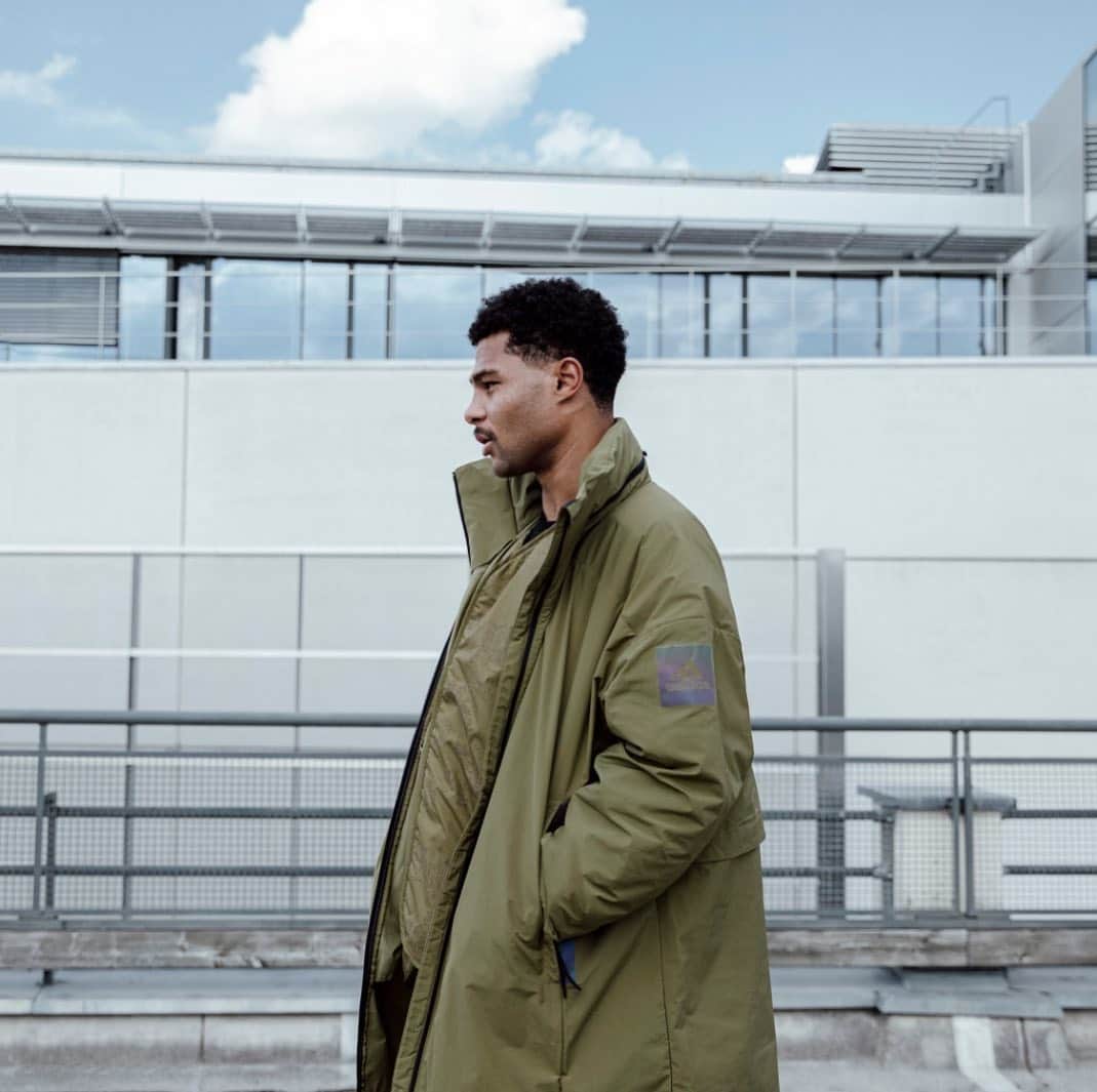 セルジュ・ニャブリのインスタグラム：「From the mountains for the city #adidasmyshelter」