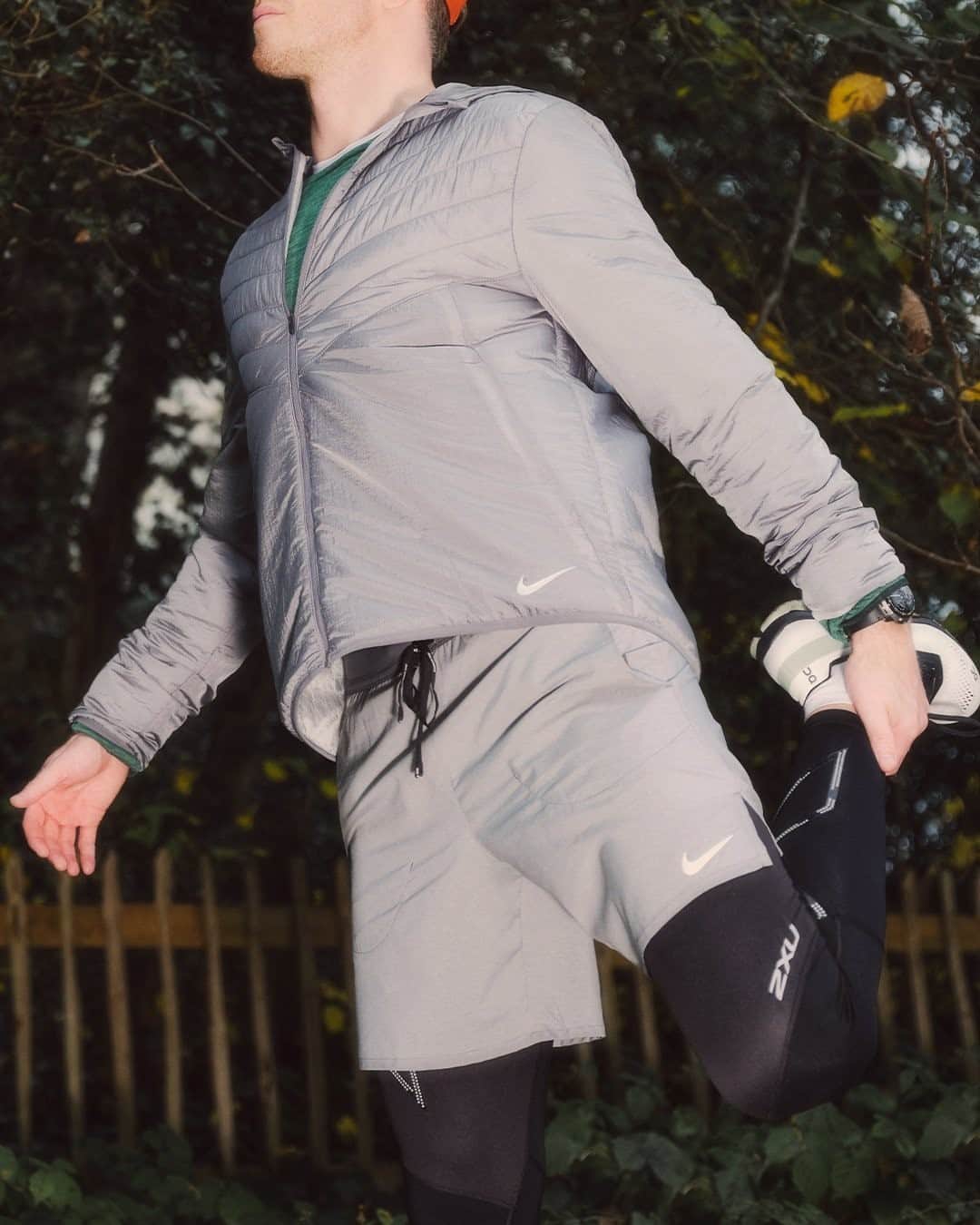 MR PORTERのインスタグラム：「Ready for a new year refresh? If, like us, you need a little help getting back on track, we've created an edit of the best fitness gear (as chosen by the MR PORTER experts) to get you motivated. Head to the link in bio to shop.」