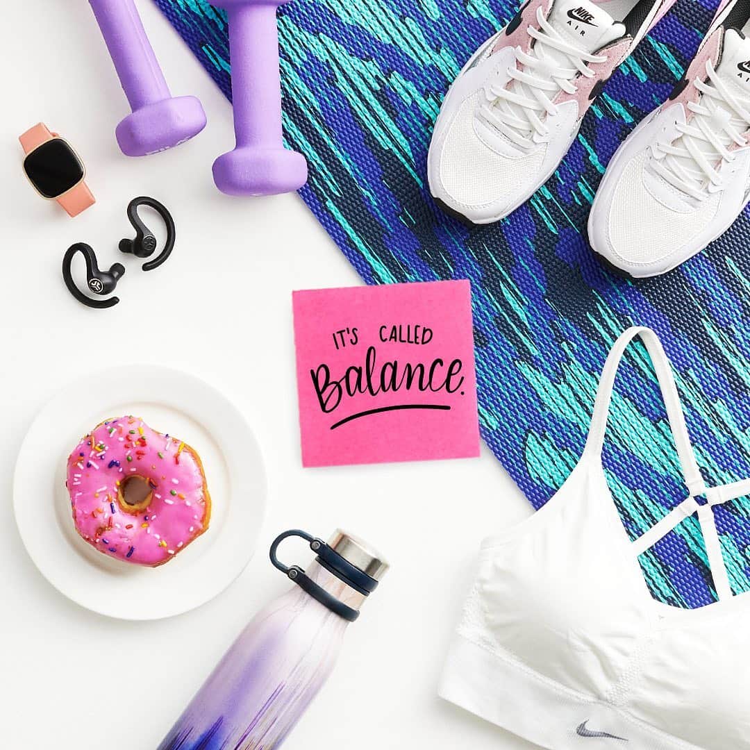 のインスタグラム：「You know it’s a good day when your donut matches your workout gear. 👟🍩 Tap to shop activewear and fitness accessories. #mondaymotivation #Kohls」