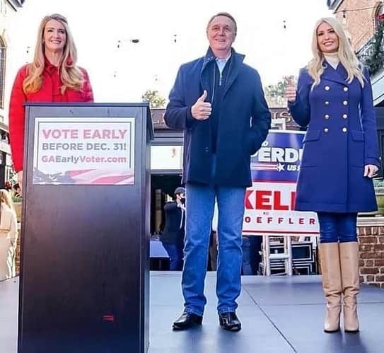 イヴァンカ・トランプのインスタグラム：「Headed back to the great state of Georgia with @realdonaldtrump today!   Georgia, cast your vote for Senators Kelly Loeffler and David Perdue tomorrow to send a resounding message to Washington: American patriotism is alive in Georgia – and Georgia will keep freedom alive in America! 🇺🇸」