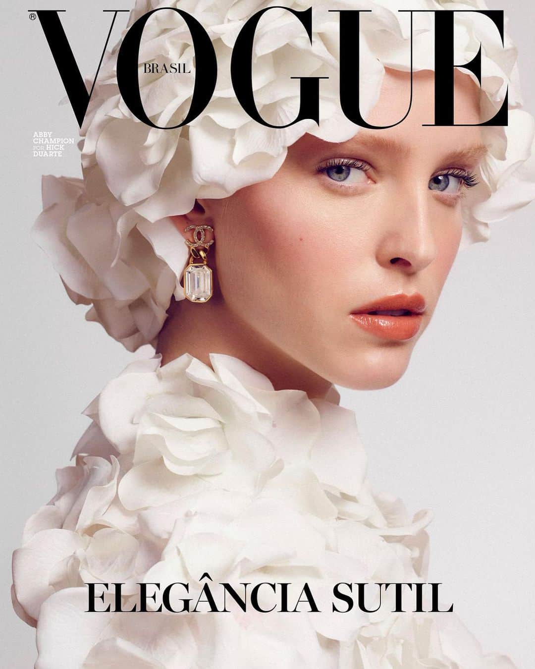 アビー・チャンピオンのインスタグラム：「@voguebrasil January 2021 🤍 1 of 3 covers, Thank you so much @pedrosales_1 @hickduarte @silviogiorgio @nextmodels」