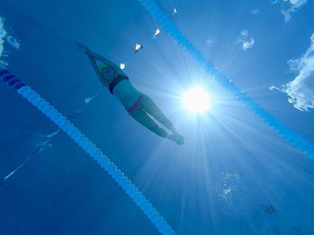 Julieのインスタグラム：「“Your world is as big as you make it.” 🌎🌊Georgia Douglas Johnson  . . . . #arenawaterinstinct #latergram #swimmer #summerjulep #swimming #swim #swimlife #swimmerslife #loveswimming #swimmersofinstagram #instaswim #instaswimming #mastersswimming #instaswimmer #usaswimming #swimtraining #swimpractice #myswimpro #swimsmarter」