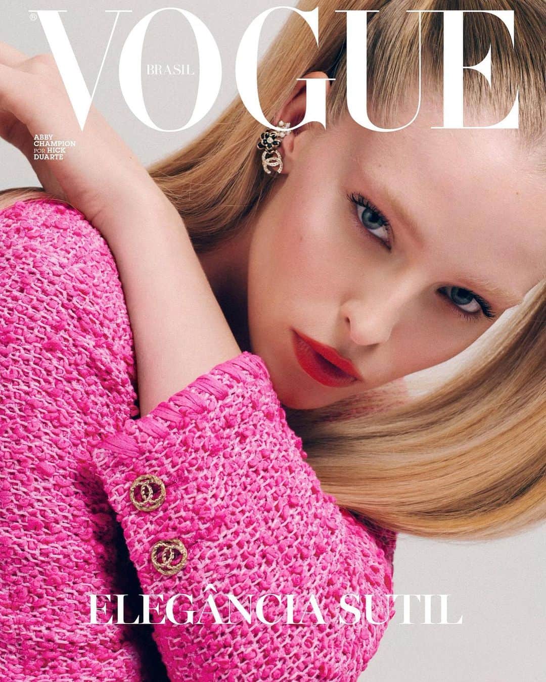 アビー・チャンピオンのインスタグラム：「@voguebrasil January 2021 💗 2 of 3 covers @pedrosales_1 @hickduarte @silviogiorgio @nextmodels」