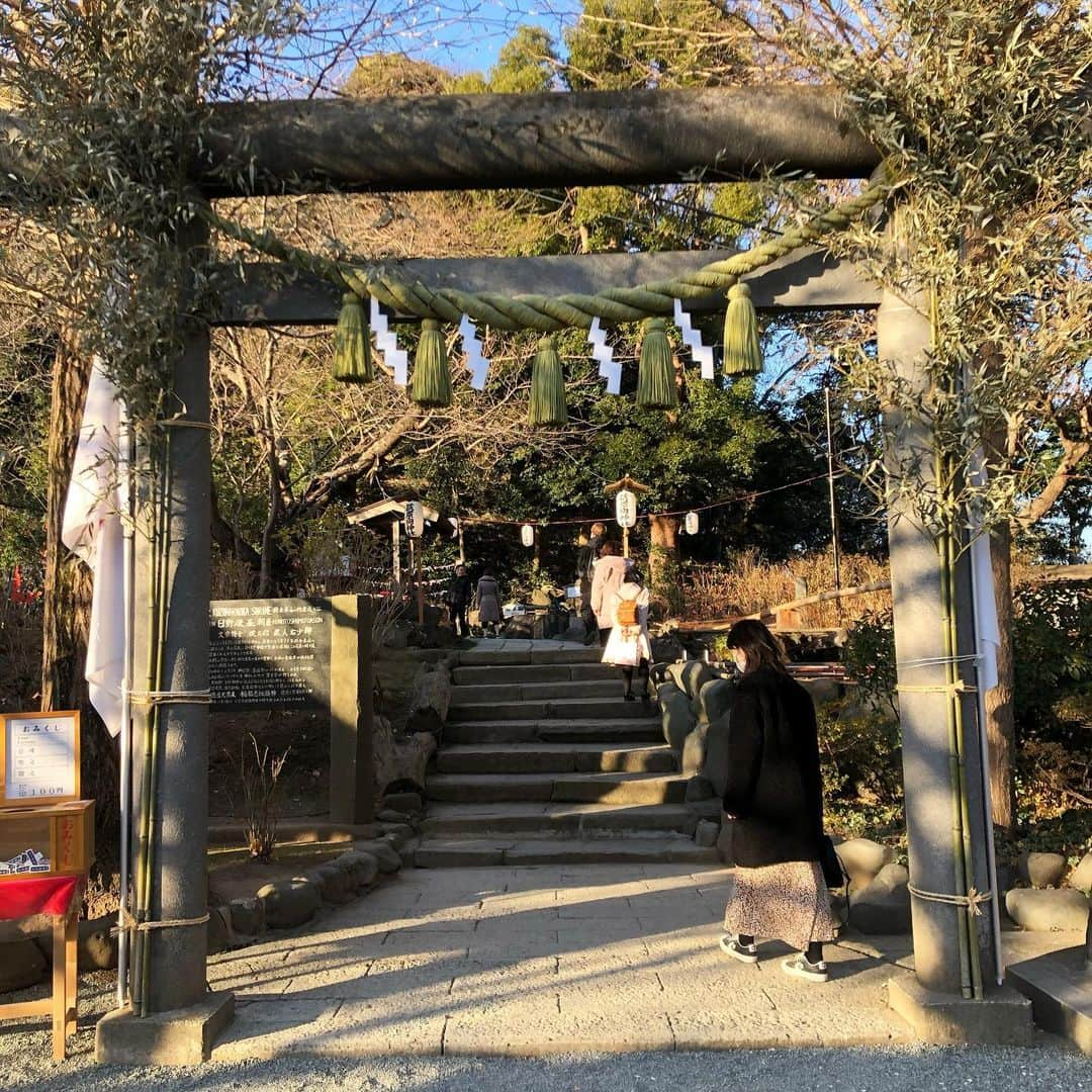 佐藤 渚さんのインスタグラム写真 - (佐藤 渚Instagram)「たくさん歩いてたくさん神社を巡った日⛩  #鎌倉#神社巡り#銭洗弁天 #葛原岡神社 #佐助稲荷神社 #領域展開」1月5日 0時43分 - nagisa_1222