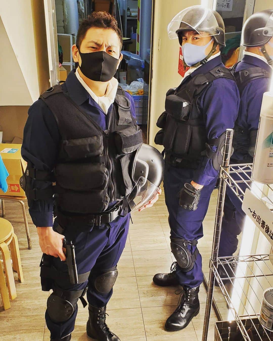 太田芳伸のインスタグラム：「１月５日(火)～１月11日(月)まで すっちー座長の新喜劇に出ております～‼️  良かったら見に来てくださいませ🎵 見ての通りの役です✨  昨日まで 福岡劇場で新喜劇でした❗ 藍ちゃんのめちゃめちゃ楽しい新喜劇 見に来て下さった方々 ありがとうございましたm(_ _)m  また行きますーーーー!!!」