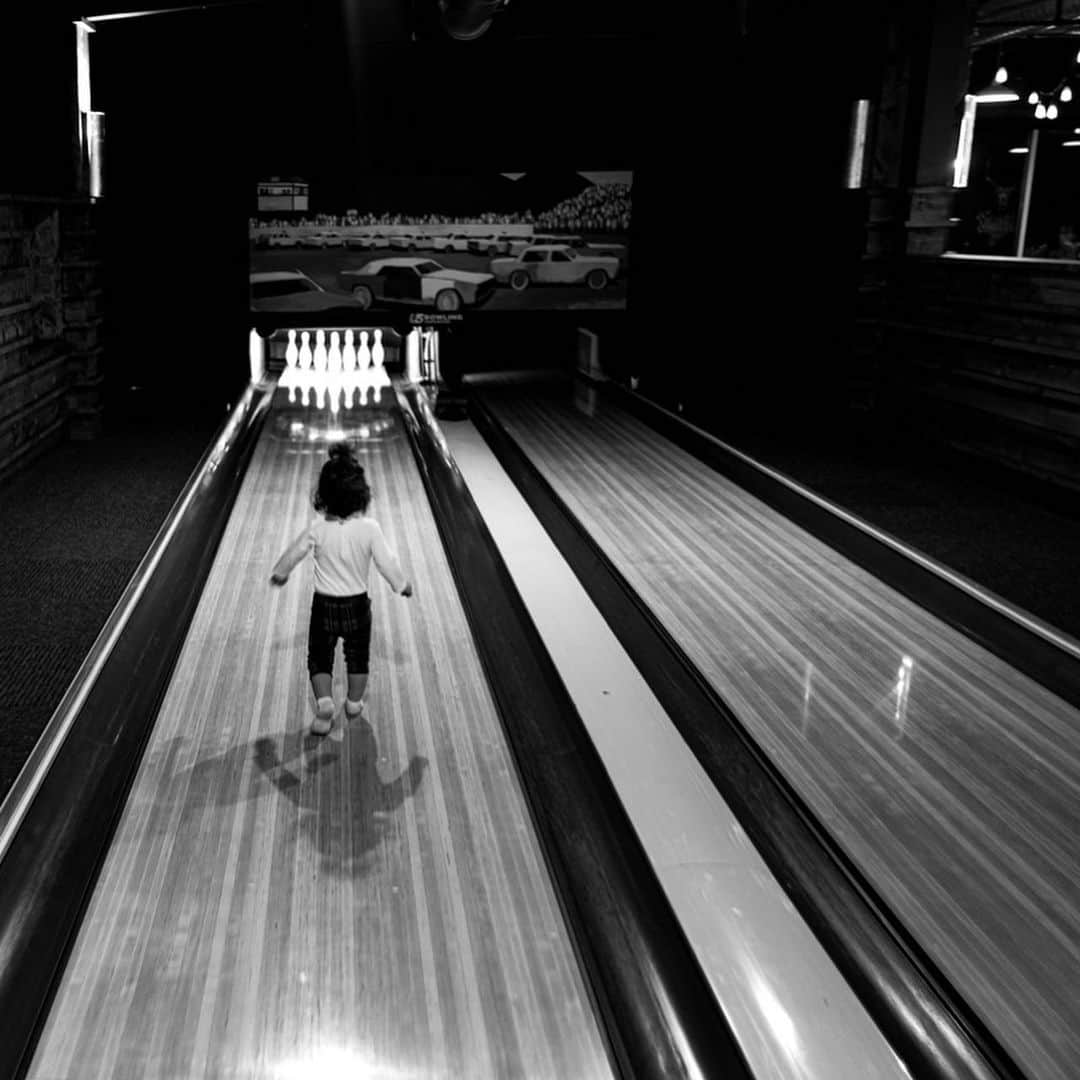 ニッキー・シックスさんのインスタグラム写真 - (ニッキー・シックスInstagram)「Private bowling with the wife and little 🍤 last night. #DocumentYourLife @leicacamerausa #Monochrom」1月5日 1時04分 - nikkisixxpixx