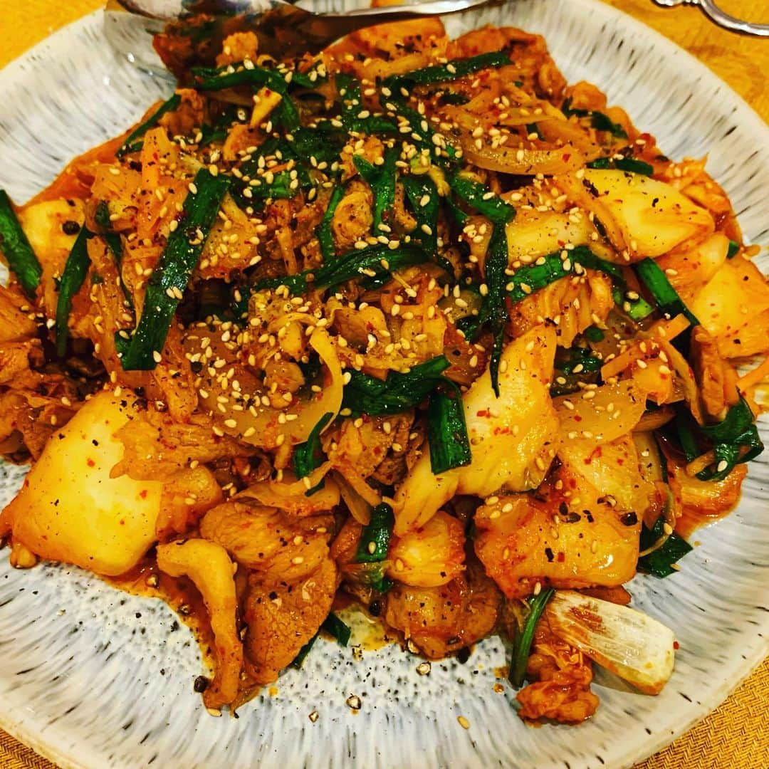 黒沢薫さんのインスタグラム写真 - (黒沢薫Instagram)「オレの作る豚キムチは最高。 #pork #kimuchi  #saute #yummy #spicy #power #instacook #instafood #lovelife」1月5日 0時58分 - kaorukurosawa_lovelife