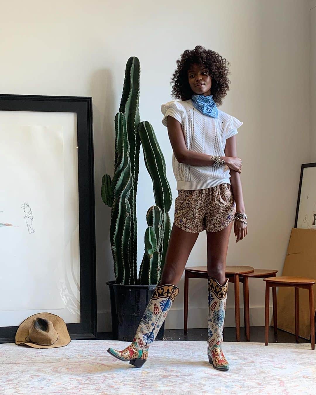 ニコールミラーのインスタグラム：「Behind the scenes of our new Resort collection, online now! @rocketbusterboots @missfarhiyashire #NMResort2020」