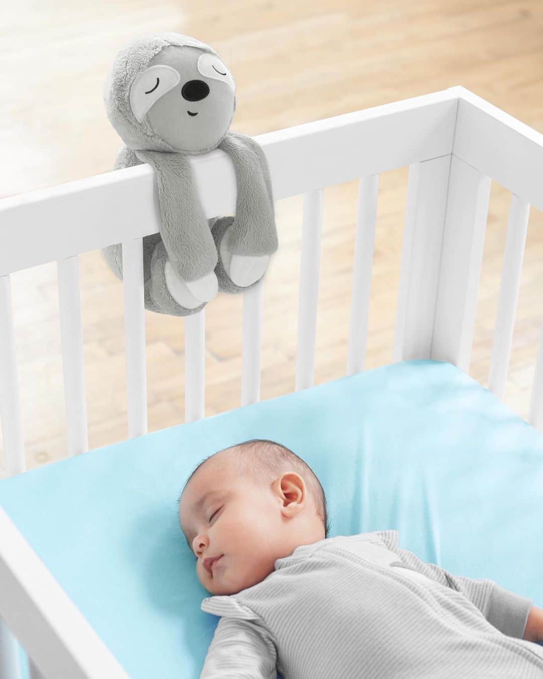 Skip Hopさんのインスタグラム写真 - (Skip HopInstagram)「Dreaming of a restful night's sleep in 2021? 💤 Our Cry-Activated Soother soothes baby with sweet songs, nature sounds and your recorded voice (so everyone sleeps tight)! ☺️🛌🧸  #SolutionsforResolutions #soother #resolutions #goodnightsleeptight #skiphop」1月5日 1時08分 - skiphop