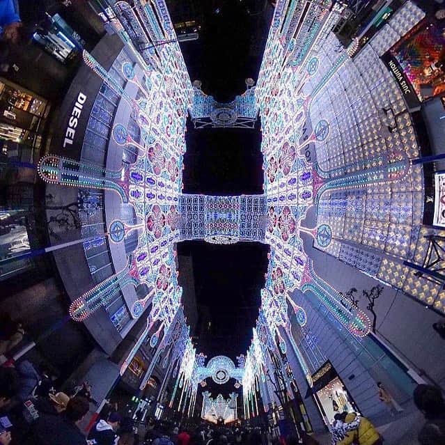 Official RICOH THETAさんのインスタグラム写真 - (Official RICOH THETAInstagram)「There's something so magical about bright lights in a big city ✨ RICOH THETA cameras can help you capture unique 360-degree photos at night whether you're exploring Tokyo or New York City! 📸: @pixy.0505  . . . . . #ricohusa #ricoh #ricohimaging #theta360 #lifein360 #360camera #360view #camera #cameratips #cameralover #photographylovers #photographer #photooftheday #winterphotography #cityphoto #cityscape #tinyplanet #invertedplanet #nightphotography #citylights #citylife #tokyo #japan #japanphotography #japanphotos」1月5日 1時11分 - theta360official