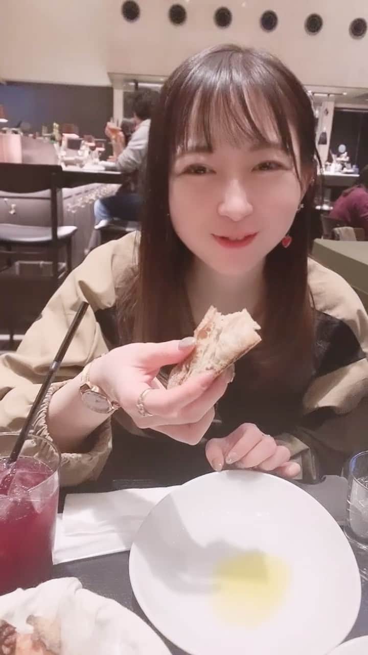 大崎菜々子のインスタグラム：「撮られてたことに最後気づいた笑  #謹賀新年 最初は幼なじみと横浜デート😘  @citybakeryjapan  #横浜グルメ #パン #cafe #美少女図鑑(@kanagawa_bishoujo_zukan ) #happynewyear #女子大生 #年女 #丑年 #fashiongram #좋아요 #팔로우미 #오오티디  #패션  #패션스타그램 #casual #followme #Dleepytown #pleasefollowme #pleaselike #model #cosplayer #l4l #fashion  #girl  #cute #instagood #foodstagram  #makeup #cosmetics」