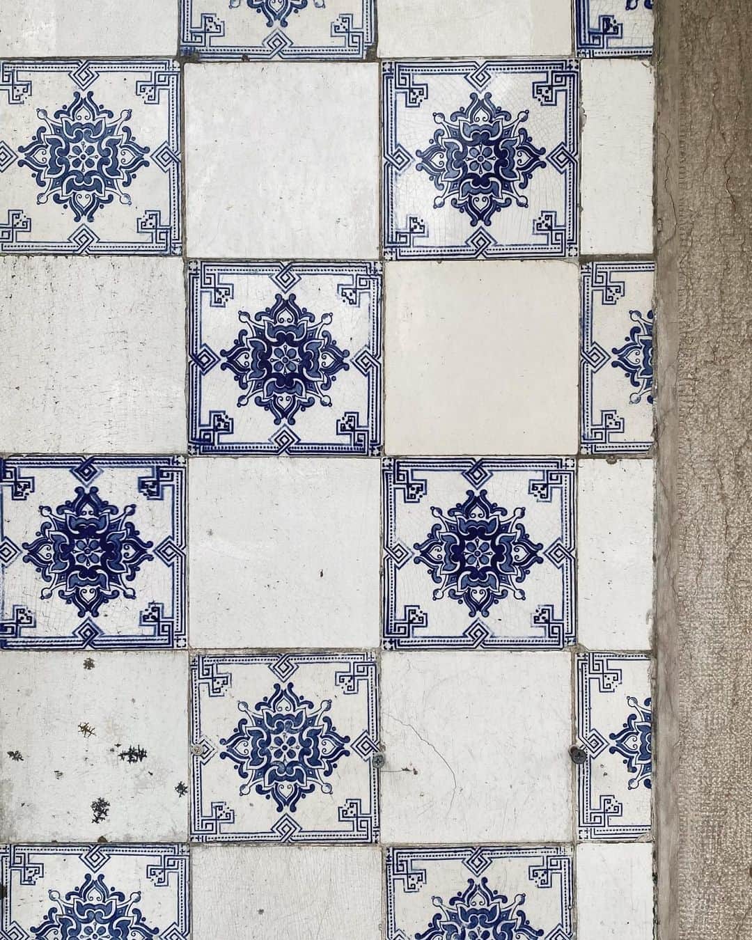 Carin Olssonさんのインスタグラム写真 - (Carin OlssonInstagram)「Blue and white tiles are my favourite 🤍」1月5日 1時43分 - parisinfourmonths
