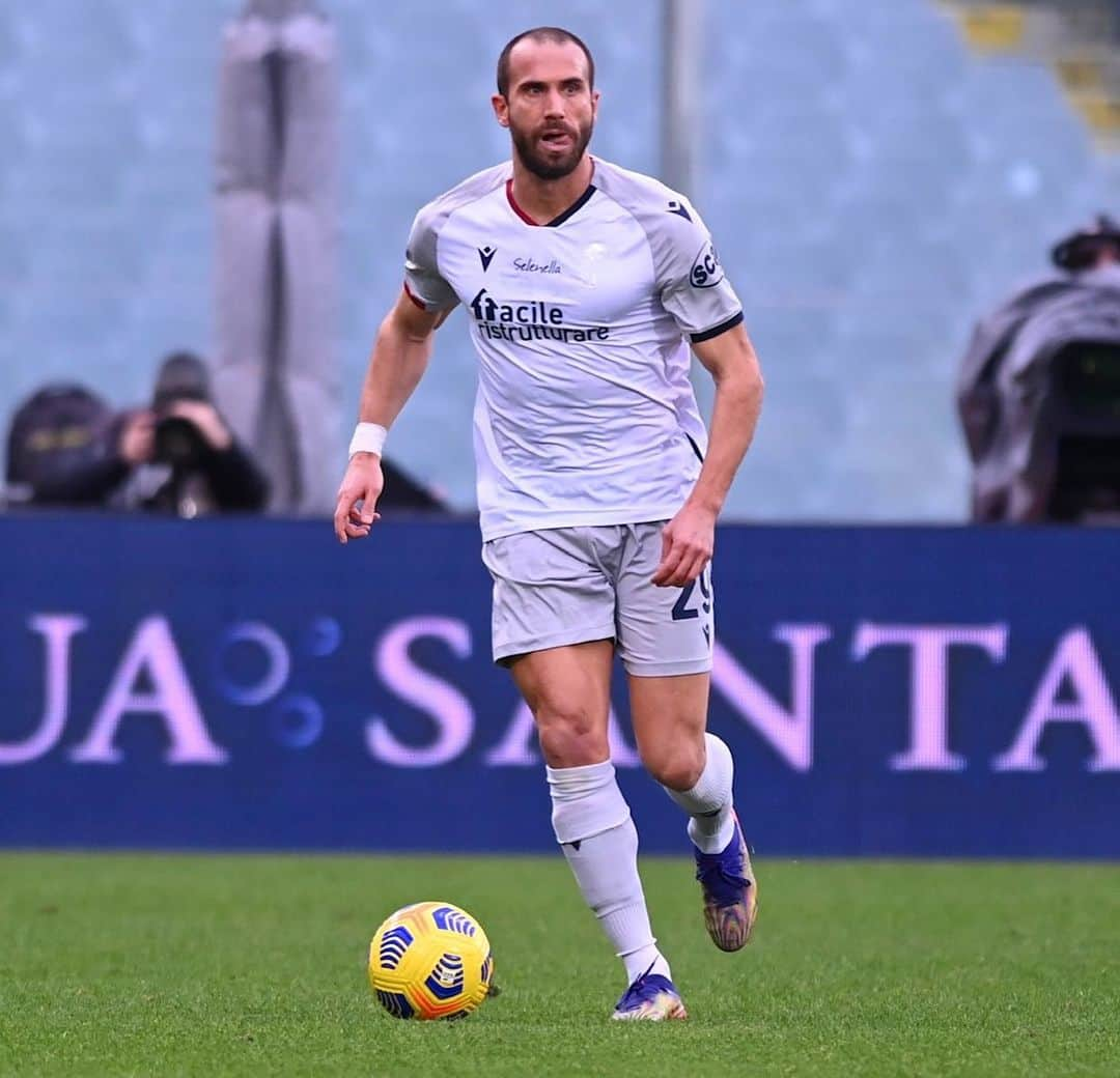 ロレンツォ・デ・シルヴェストリのインスタグラム：「Clean Sheet. 💪🏻⚽️🏃‍♂️ #FiorentinaBologna  Photos by super @carlobressanphotographer」