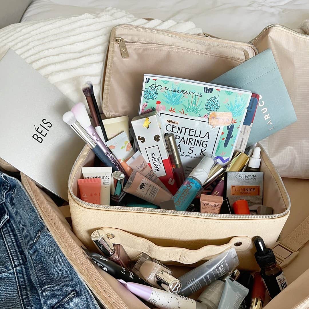 ipsyさんのインスタグラム写真 - (ipsyInstagram)「☁️ GLOW ON THE GO GIVEAWAY ☁️ Travel straight to makeup heaven with a @beis luggage set—filled with all of January’s Glam Bag (and Glam Bag Plus!) products. Here’s how to win it:  1. Follow @IPSY and @beis on Instagram 2. Like this post 3. Share this post to your stories  4. Include #IPSYDreamIt and #GIVEAWAY  Deadline to enter is 1/10/21 at 11:59 p.m. PST and the winner will be announced by 2/5/21. To enter this giveaway, you must be 18 years old or older and a resident of the U.S. or Canada (excluding the Province of Quebec). By posting to stories with these hashtags, you agree to be bound by the terms of the Official Giveaway Rules at www.ipsy.com/contest-terms. This giveaway is in no way sponsored, endorsed or administered by, or associated with, Instagram」1月5日 1時57分 - ipsy