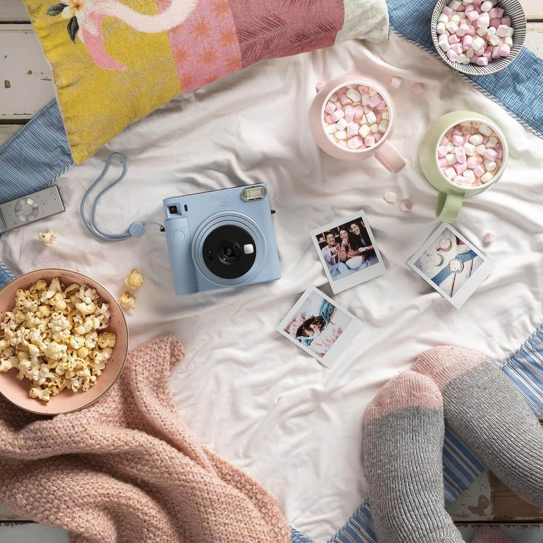 Fujifilm Instax North Americaさんのインスタグラム写真 - (Fujifilm Instax North AmericaInstagram)「Hot chocolate and warm socks… name a more iconic duo! ☕🧦⁠⠀ .⁠⠀ .⁠⠀ .⁠⠀ #dontjusttakegive⁠⠀ #SQ1⁠⠀ #squarefilm⁠⠀ #cozy」1月5日 1時55分 - fujifilm_instax_northamerica