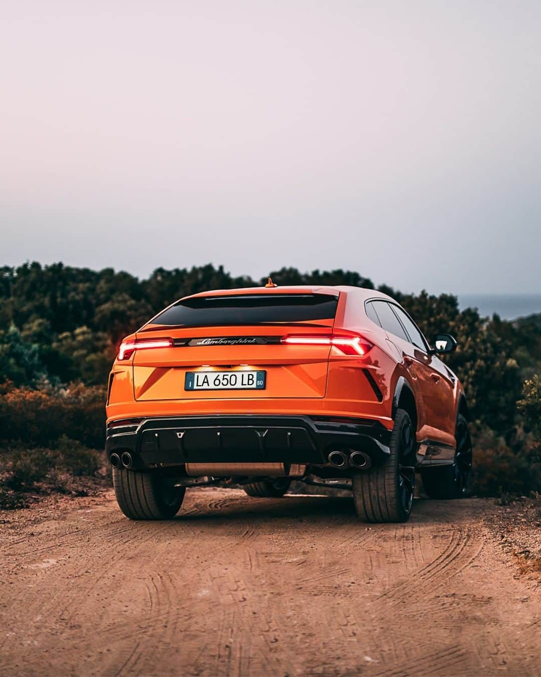 ランボルギーニさんのインスタグラム写真 - (ランボルギーニInstagram)「Even where there’s no road, Urus creates a beautiful one. Captured by @stephan_bauer.   #Lamborghini #Urus #UnlockAnyRoad」1月5日 2時00分 - lamborghini