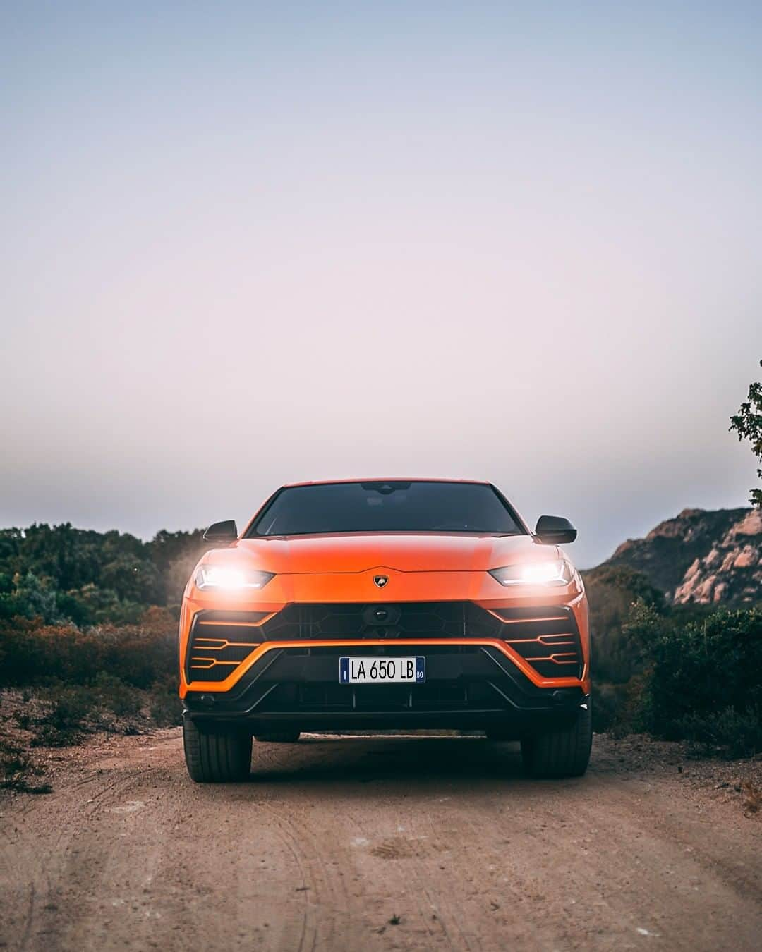 ランボルギーニさんのインスタグラム写真 - (ランボルギーニInstagram)「Even where there’s no road, Urus creates a beautiful one. Captured by @stephan_bauer.   #Lamborghini #Urus #UnlockAnyRoad」1月5日 2時00分 - lamborghini