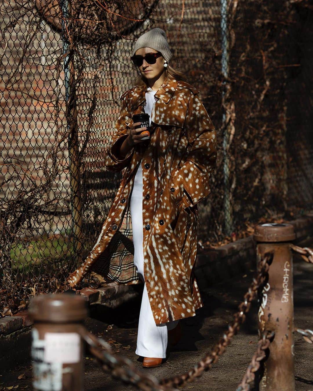 スコット・シューマンのインスタグラム：「I never realized deer print was such effective camouflage in the city!」