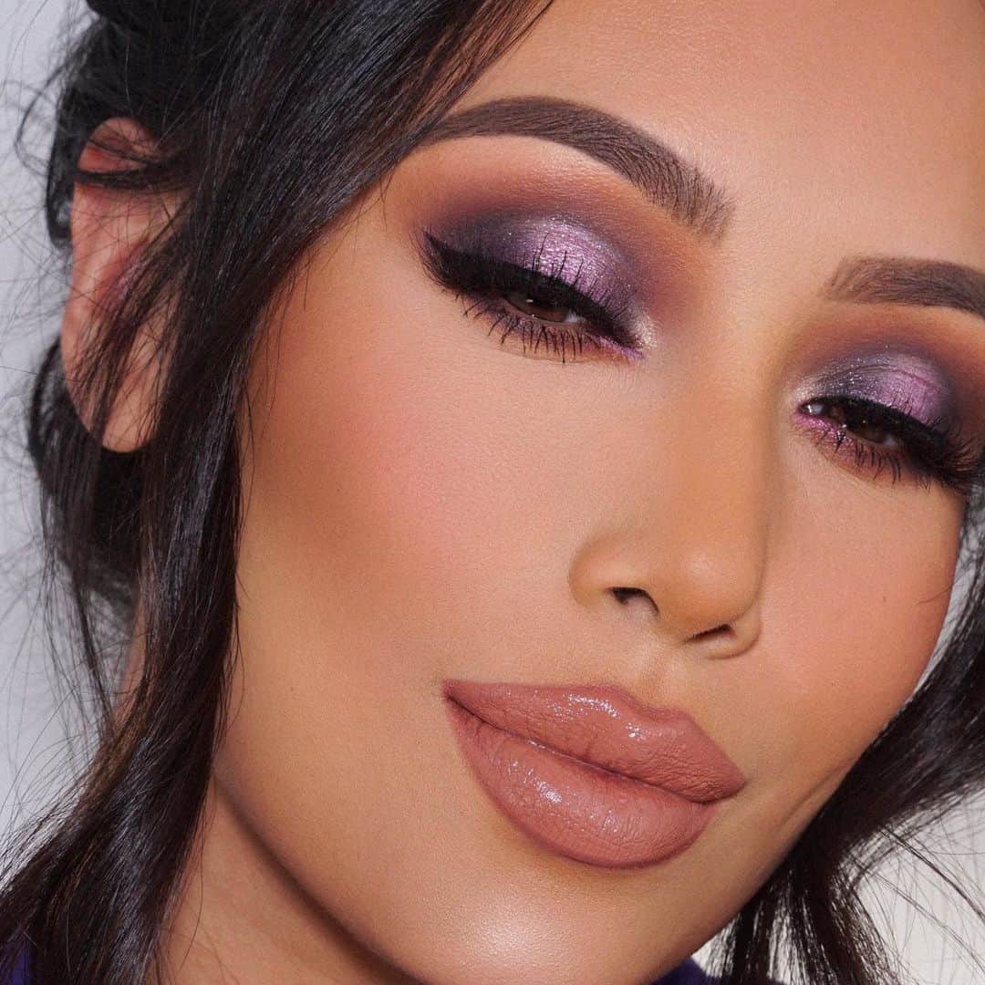 Anastasia Beverly Hillsさんのインスタグラム写真 - (Anastasia Beverly HillsInstagram)「Drop a 💜 in our comments if you're as wow'ed as we are by this amethyst eye and flawless face by @priscilla_fhern! 💜💜💜 Created with Amrezy Eyeshadow Palette, the lightweight yet smooth coverage of our Luminous Foundation, and Loose Setting Powder 💜💜💜  #anastasiabeverlyhills」1月5日 2時23分 - anastasiabeverlyhills