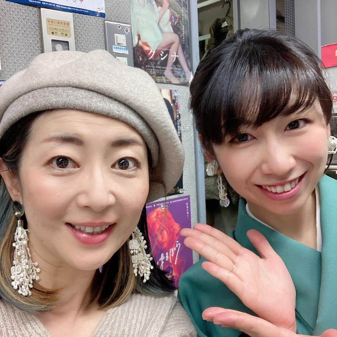 江藤あやさんのインスタグラム写真 - (江藤あやInstagram)「かわさきFM『岡村洋一のシネマストリート』にお邪魔させていただきました。  岡村さんとは、3年ほど前にスペイン映画の撮影でご一緒させていただき、先日、沖正人監督の『ある役者達の風景』の撮影で再会したのです。  「今度ラジオに遊びに来てくださいよ」とおっしゃってましたが、本当に呼んでくださるとは！ ミニアルバム『彩〜irodori〜』も紹介してくださり、私の出演する2/5公開予定の清水崇監督の『樹海村』の宣伝もさせていただきました。 ありがとうございました！！  ゲストに上西雄大さんもいらっしゃっていて、『ひとくず』のお話も聞けました。早く観たいです！  上手く話せたかは置いといて、とても楽しい時間でした。今年は良い年になりそうです。  #岡村洋一のシネマストリート #かわさきfm  #ひとくず  #上西雄大  さん #樹海村」1月5日 2時32分 - ayayakko19