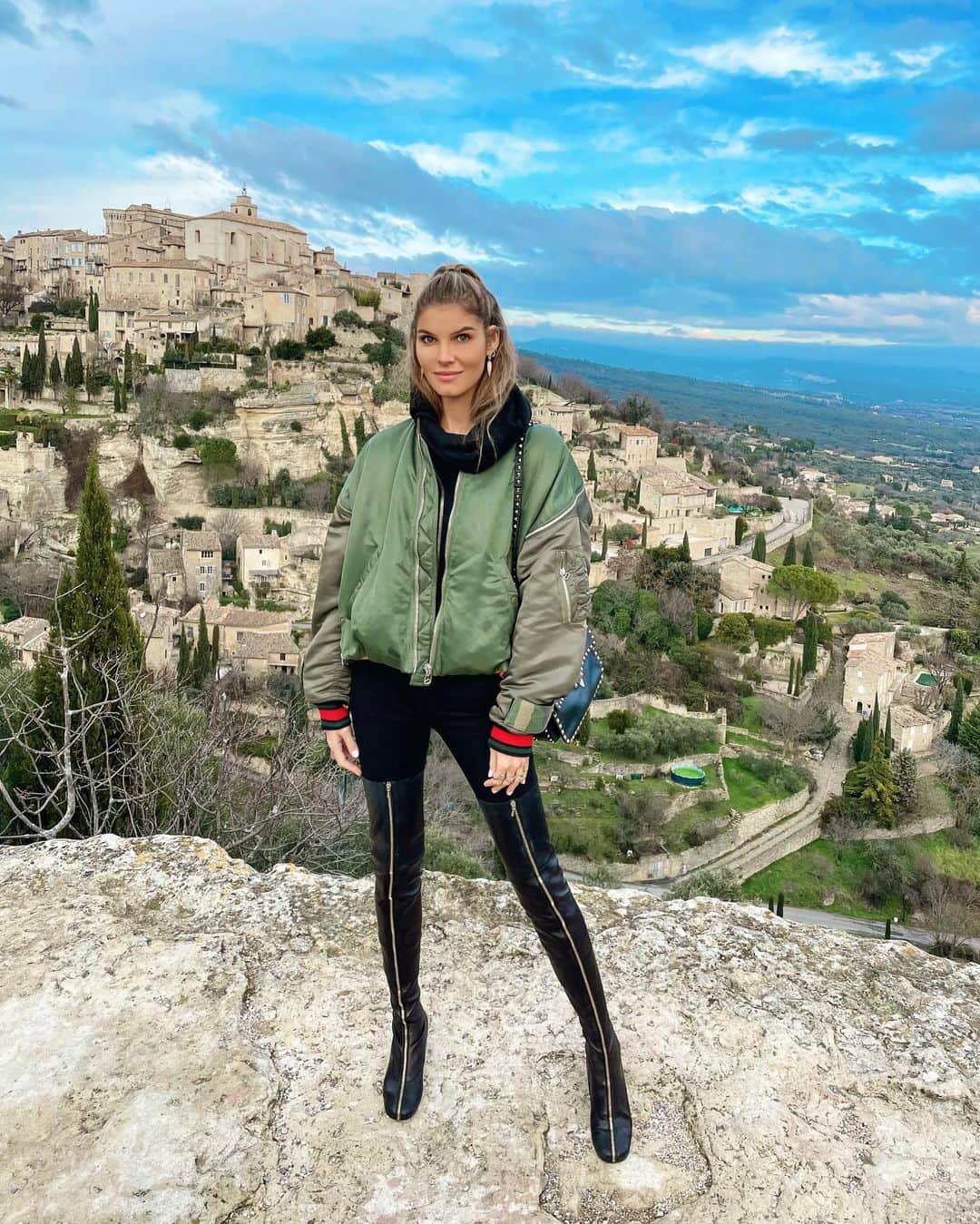のインスタグラム：「Not going to lie it was really 50/50 odds on me falling with how clumsy I am. 🤷🏼‍♀️😂」