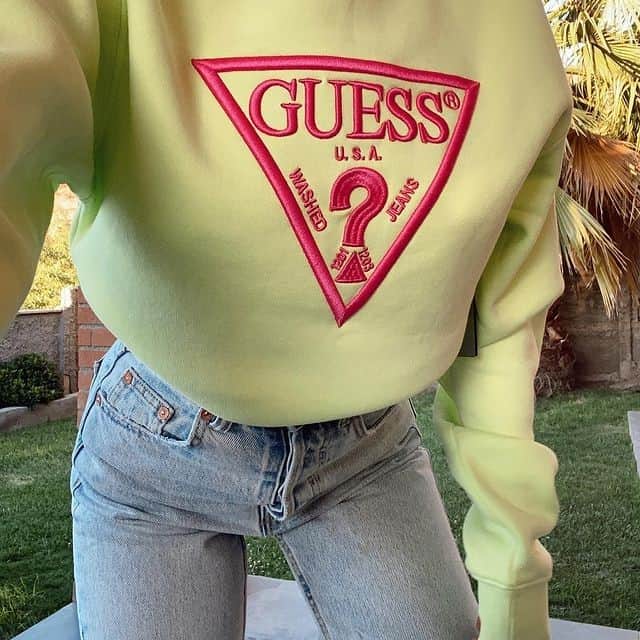 ゲスのインスタグラム：「@gabiquitral looking cute in the essentials 💘 #LoveGUESS」