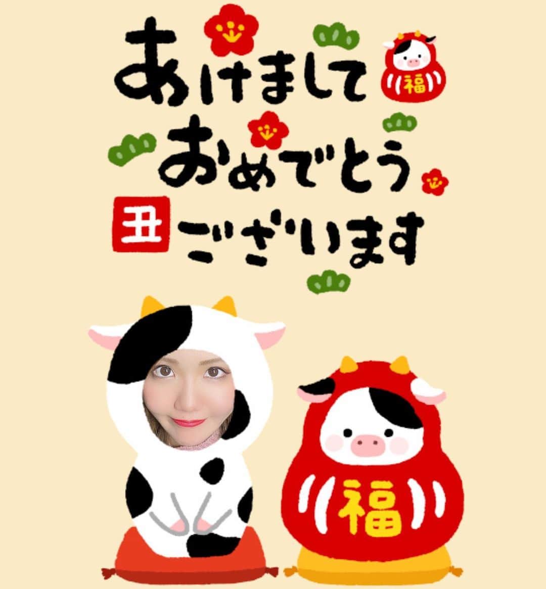 KARENのインスタグラム：「、 明けましておめでとうございます！ 、 かれんは今日5日から踊りはじめです‎(◍˃ ᵕ ˂◍) バーレスクはじめおまちしてますね(*⃙⃘´꒳`*⃙⃘) 、 、  今年は3箇所も神社にお参りしたし はじめて自分でお守り買ったし はじめて絵馬書いたし はじめてお願い事書いたよ！ 腕治りますようにってたくさん お願いしてきた(❁´ω`❁) 、 、 カウントダウンきてくださった方ありがとうございました(❁ᴗ͈ˬᴗ͈) 大好きな皆様と年越しできてしあわせでした‪(*´꒳`∩)‬ 自粛明け声援が1番大きくて嬉しかったなあ‪(´•ω•̥`) 、 、 今年もよろしくお願いいたします‪⸜(*ˊᵕˋ* )⸝‬ 、 、 #バーレスク東京 #バーレスク #バーレスク東京かれん #六本木 #ショーパブ #ショー #ダンス #burlesque #ショーガール #エンターテインメント  #burlesquetokyo #dance #roppongi #xoxo #girl #me #l4l #show #showgirl #dance #dancer #japan #japanesedancer #instagood #おうち時間　#stayhome #ダンス好きな人と繋がりたい」