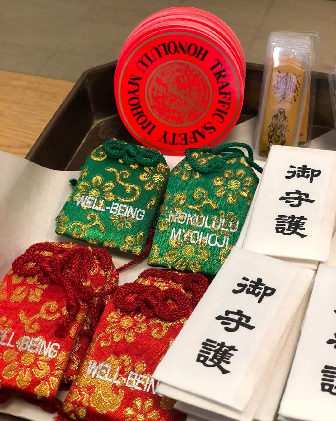 Honolulu Myohoji Missionさんのインスタグラム写真 - (Honolulu Myohoji MissionInstagram)「🎍  New Omamori and Ofuda in 2021  We will share with our followers new Omamori and Ofuda. Well-Being Omamori, Mind and Body healing Omamori, Hope Protection Ofuda. There are also Ofuda to purify bad directions, too.  If you don't know which one would suit you, Rev. Yamamura will consult for you. Each of the Omamori and Ofuda are blessed with Lotus Sutra.  Those who have old Omamori and Ofuda, we are accepting old ones as well.  * * #ハワイ #ハワイ好きな人と繋がりたい  #ハワイだいすき #ハワイ好き #ハワイに恋して #ハワイ大好き #ハワイ生活 #ハワイ行きたい #ハワイ暮らし #オアフ島 #ホノルル妙法寺　#思い出#meditation #瞑想 #honolulumyohoji #honolulumyohojimission #御朱印女子 #開運 #穴場 #パワースポット #hawaii #hawaiilife #hawaiian #luckywelivehawaii #hawaiiliving #hawaiistyle #hawaiivacation」1月5日 3時07分 - honolulumyohoji