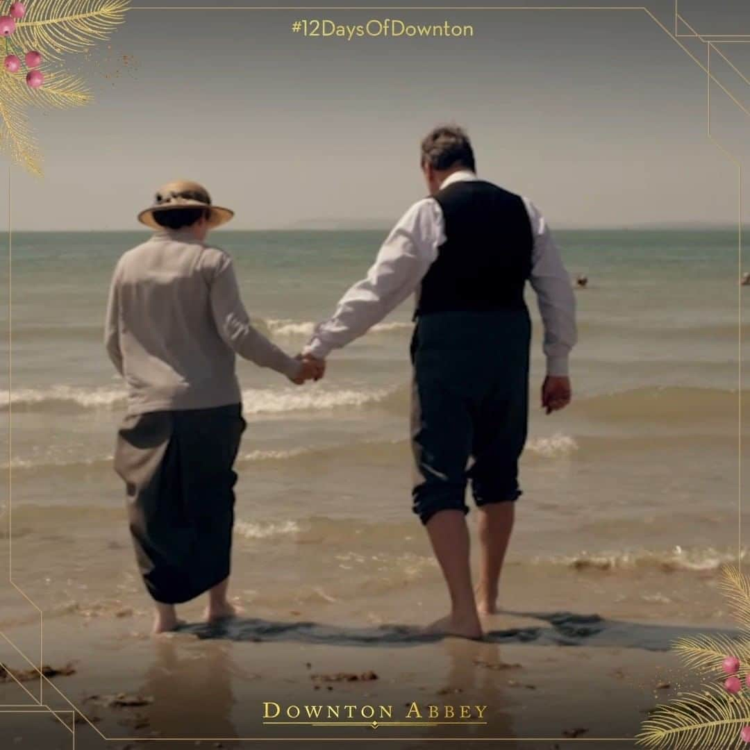 ダウントン・アビーのインスタグラム：「It may have taken a while for their romance to bloom, but I'm sure we can agree it was worth the wait!  #12DaysofDownton  All episodes of Downton Abbey are available to stream for free on Peacock (Link in bio)」