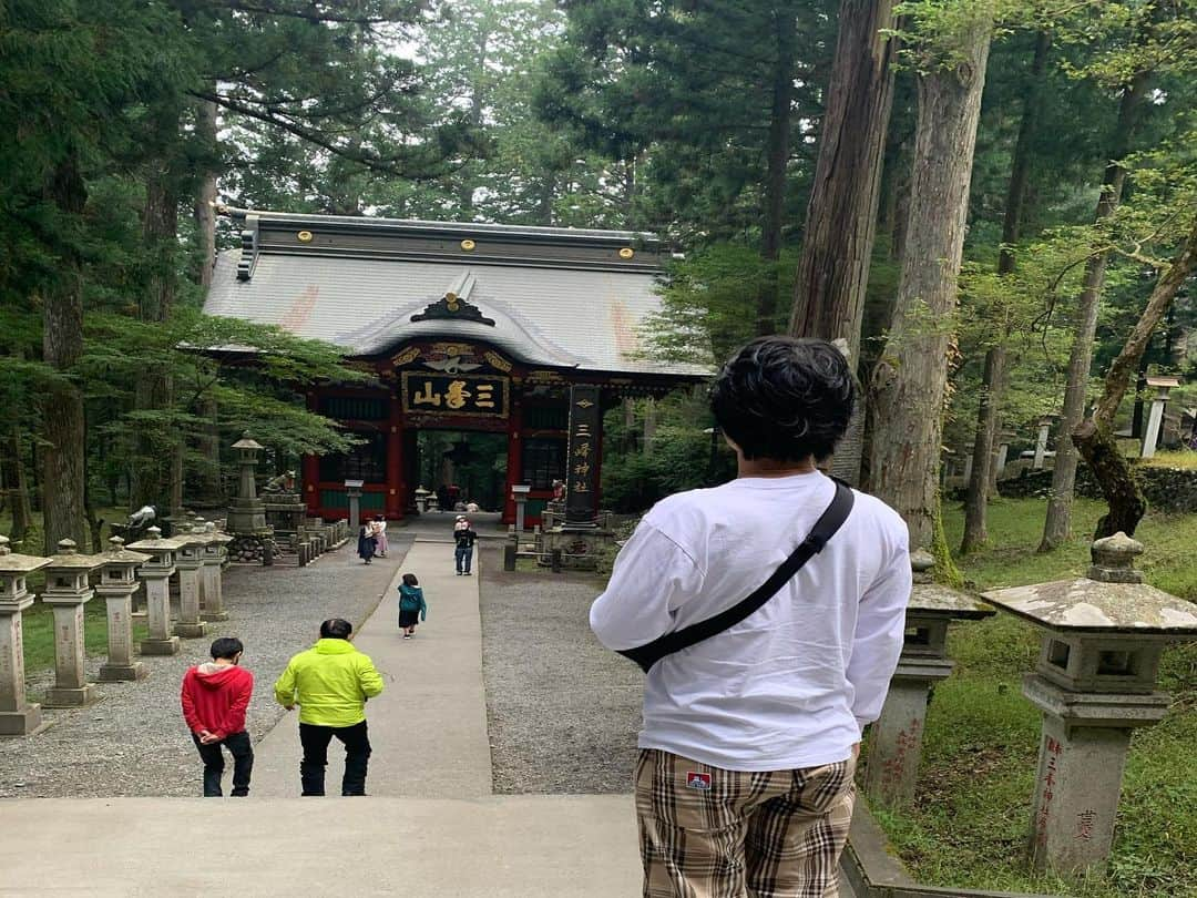 吉川大貴さんのインスタグラム写真 - (吉川大貴Instagram)「あけましておめでとうございます。  新年一発目の投稿は、 昨年の10月に先輩についてきてもらって、秩父にある三峯神社に行った思い出を載せてなかったのでこの投稿にしたいと思います。  ずっと行きたかったパワースポットにやっと行けた！  神々しい雰囲気に包まれたあの空間は表現できないほどのパワーを感じました。  #秩父  #三峯神社」1月5日 3時09分 - daiki_kikkawa