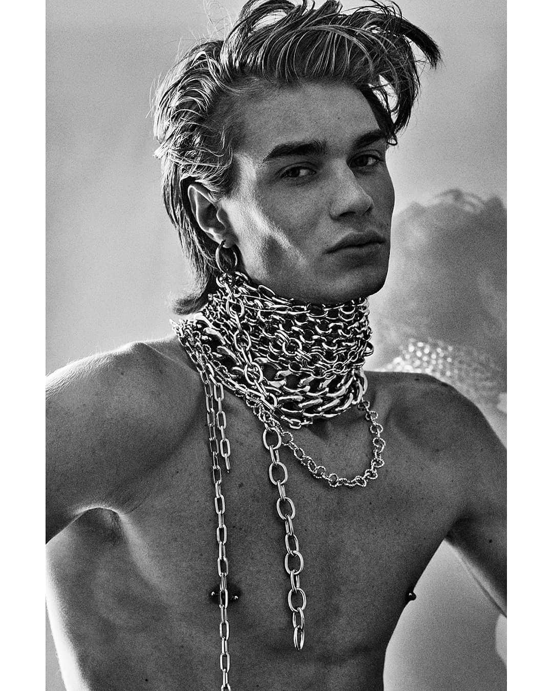 マリオ・テスティーノのインスタグラム：「MICHELE, ITALY, 2020  #MarioTestino」