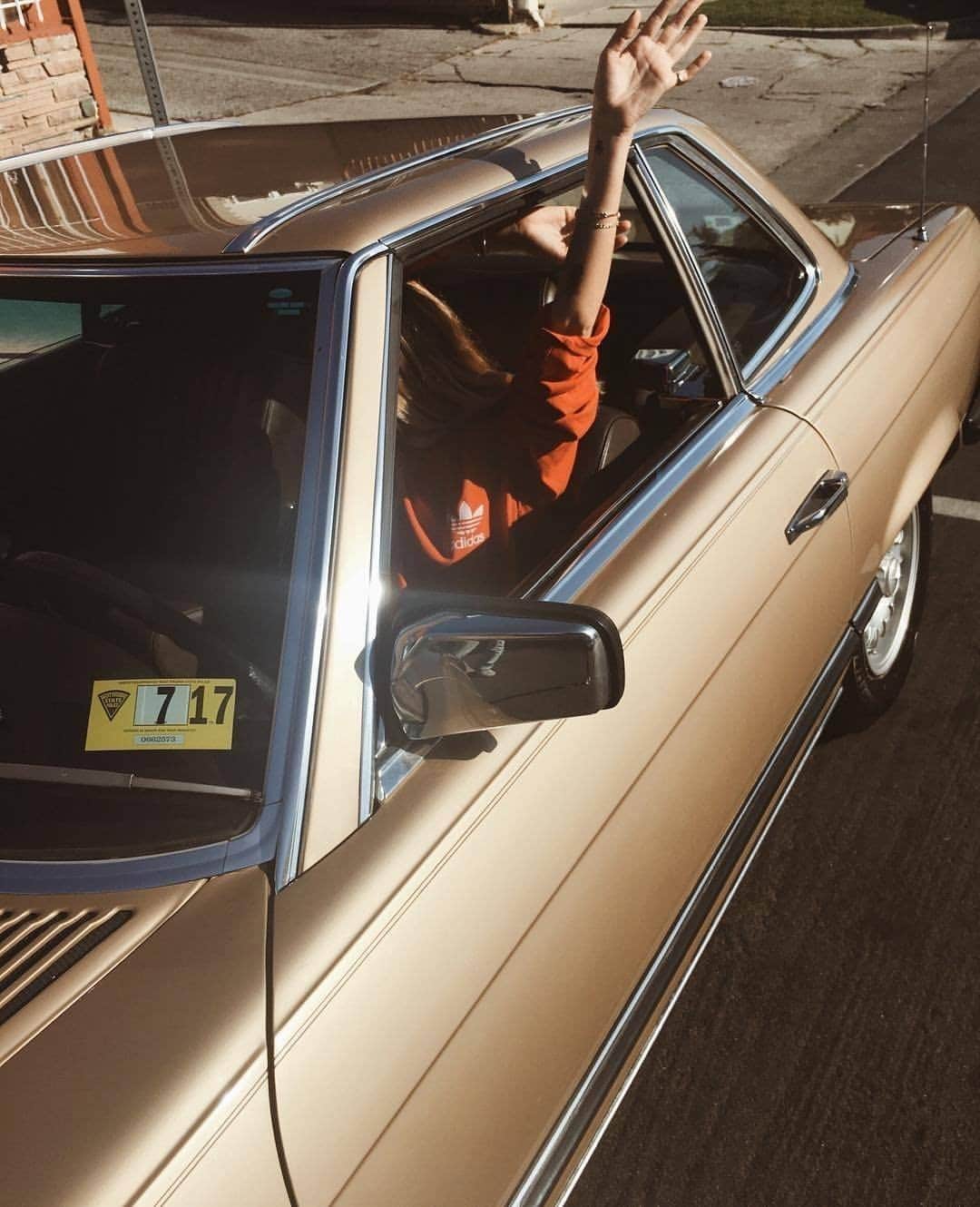 カレントエリオットのインスタグラム：「pullin’ up to the #newyear in style😎  #inspo #vintage #cars #classic」