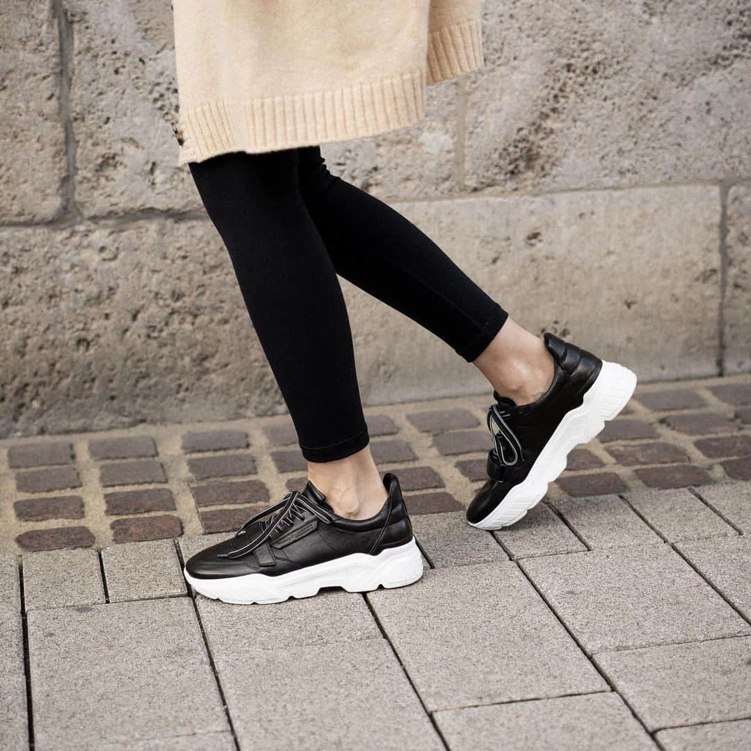 ケンネル&シュメンガーさんのインスタグラム写真 - (ケンネル&シュメンガーInstagram)「new black & white BOOM sneakers. #kennelundschmenger #sustainablefashion #sustainabity #handmade #madeingermany #sneakers #sneakerlove」1月5日 3時49分 - kennelundschmenger