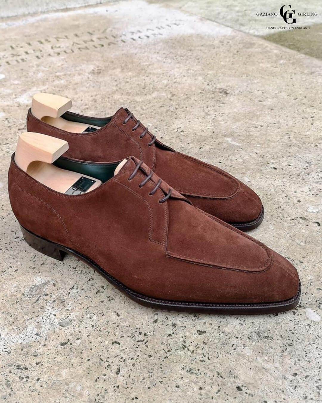 ガジアーノ&ガーリングのインスタグラム：「The Hove, in mink suede on the MH71 last, will look good under almost anything, be it flannels, jeans, chinos or an informally worn suit.  . . . . . . . . . . #menstyle #classicshoes #elegantshoes #handwelted #handmadeshoes #classicfootwear #stylish #shoemaker #mensfootwear #bespokemakers #fashion #brspokemakers #bespokeshoes #mensfashion #madeinengalnd  #mensshoes #menswear #shoesoftheday #shoestagram #shoestyle #shoeporn #shoes」