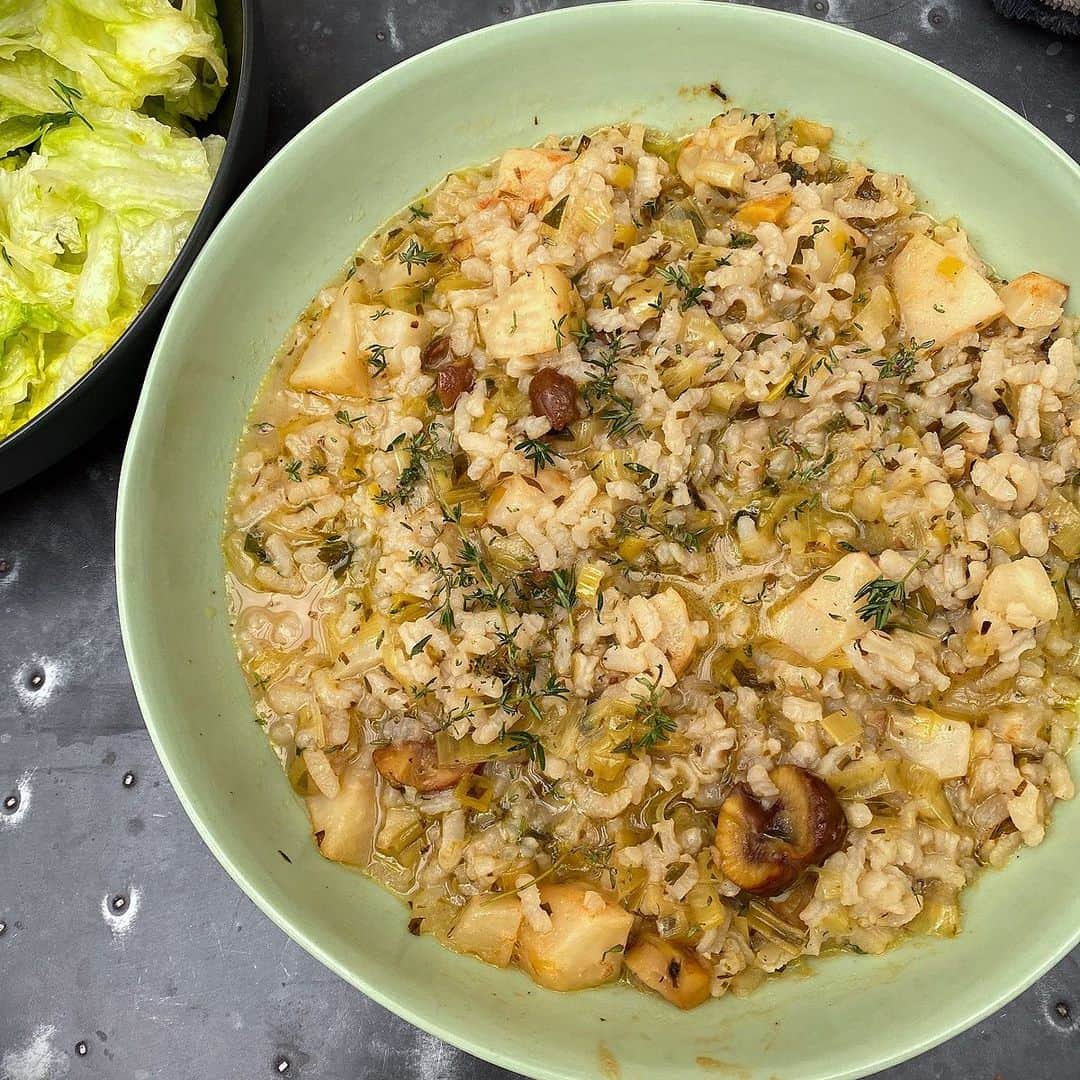 ナイジェラ・ローソンさんのインスタグラム写真 - (ナイジェラ・ローソンInstagram)「Beige beauty: soupy rice with celeriac and chestnuts on the menu tonight. I’m afraid the recipe isn’t online, but is in #CookEatRepeat, and one of the recipes I cook most often from it!」1月5日 4時03分 - nigellalawson