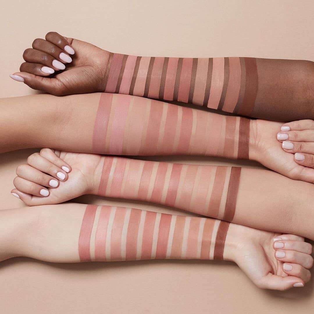 Fashion Weekのインスタグラム：「Starting off 2021 with a bang. @NYFW designer @jasonwu's new beauty line is live!  See more at @jasonwubeauty. 💋 Photo c/o #JasonWu」
