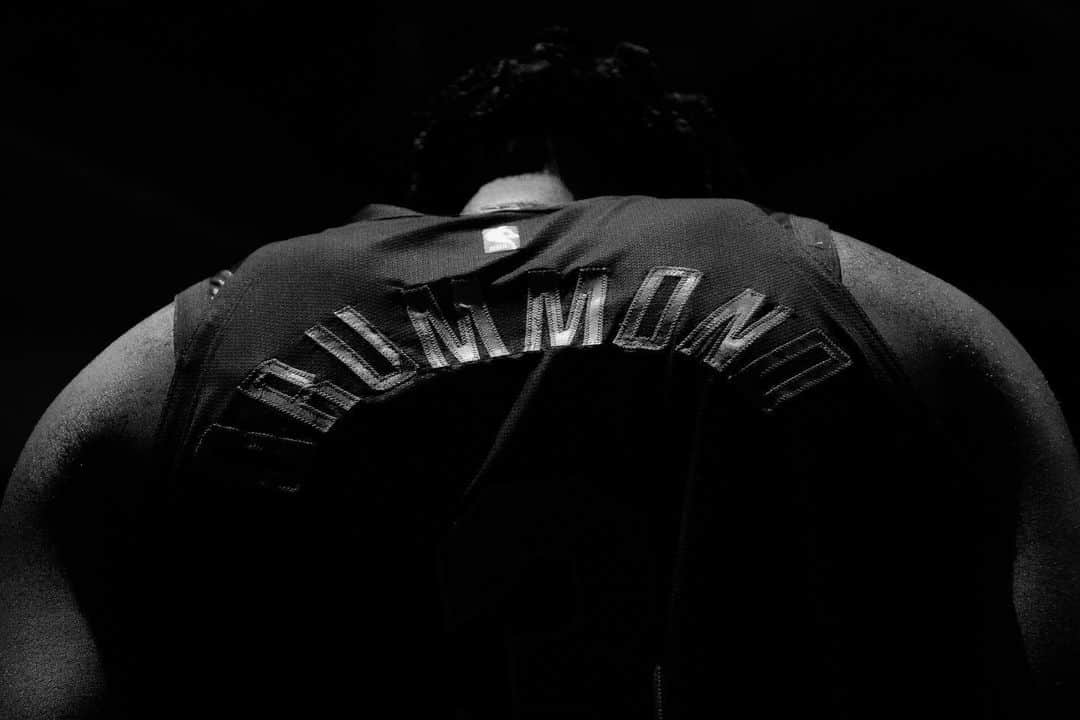 アンドレ・ドラモンドのインスタグラム：「🖤🥀 #GAMEDAY」