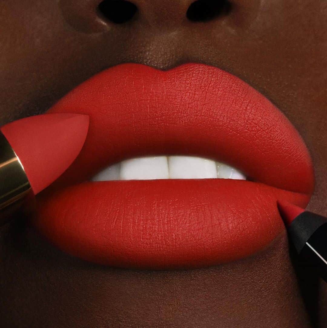 パット・マグラスさんのインスタグラム写真 - (パット・マグラスInstagram)「CRIMSON COUTURE 💄💄💄 Get INSTANTLY ICONIC red lips with the tempting twosome in the Crimson Couture Lip Kit, featuring PermaGel Ultra Lip Pencil in 'BLOOD LUST,' and MatteTrance Lipstick in *NEW* Limited Edition shade 'ELSON 3' 💄💄💄 AVAILABLE 1.8.21 – Sign up NOW for VIP Early Access at PATMcGRATH.COM  👄: @claremacmua」1月5日 4時18分 - patmcgrathreal