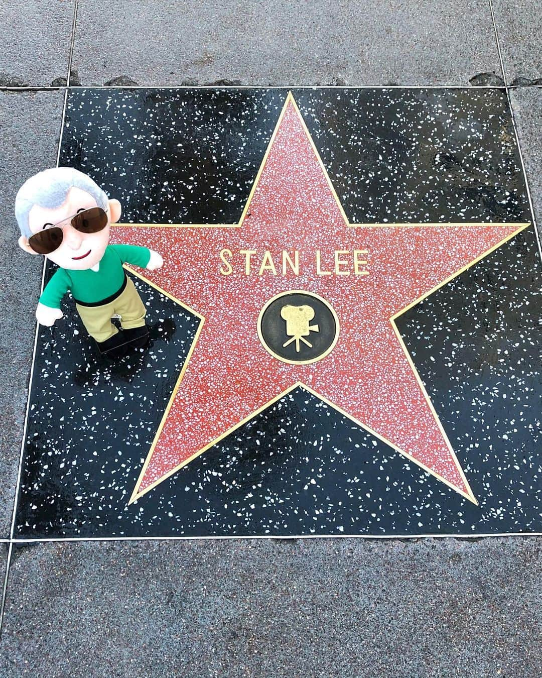 スタン・リーさんのインスタグラム写真 - (スタン・リーInstagram)「10 years ago today, Stan received the 2,428th Star on the Hollywood Walk of Fame. The category? Motion pictures. It's astonishing to think how far his contributions to the movie world - through the characters and stories he co-created and his celebrated cameos - have come since a decade ago!  Have you visited his Star at 7072 Hollywood Boulevard? #StanLee」1月5日 4時28分 - therealstanlee