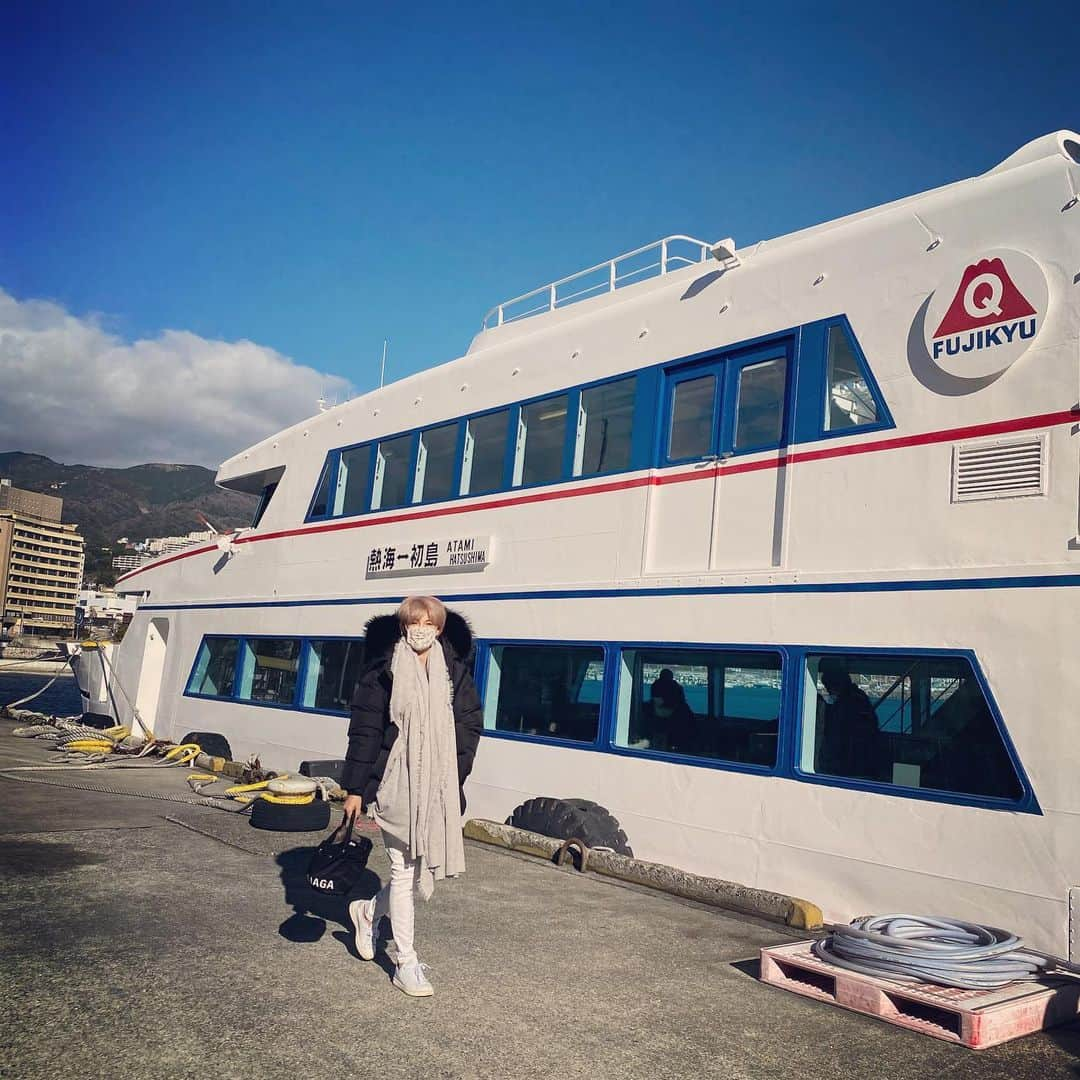 梅宮アンナさんのインスタグラム写真 - (梅宮アンナInstagram)「年始は、家族と仲間と初島へ🚢🌊  熱海⇄初島  #熱海 ＃初島#かもめ #2021 #高速船」1月5日 4時31分 - annaumemiya