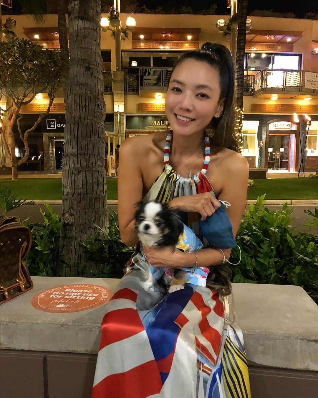 和央ようかさんのインスタグラム写真 - (和央ようかInstagram)「Me and my baby 🐶  私とどんどん🐶  #takakoworldstylin🌎 #lifestyle #hawaii #dondon🐶#どんどん🐶#yokawao #和央ようか#mybaby」1月5日 4時32分 - yokawao0215