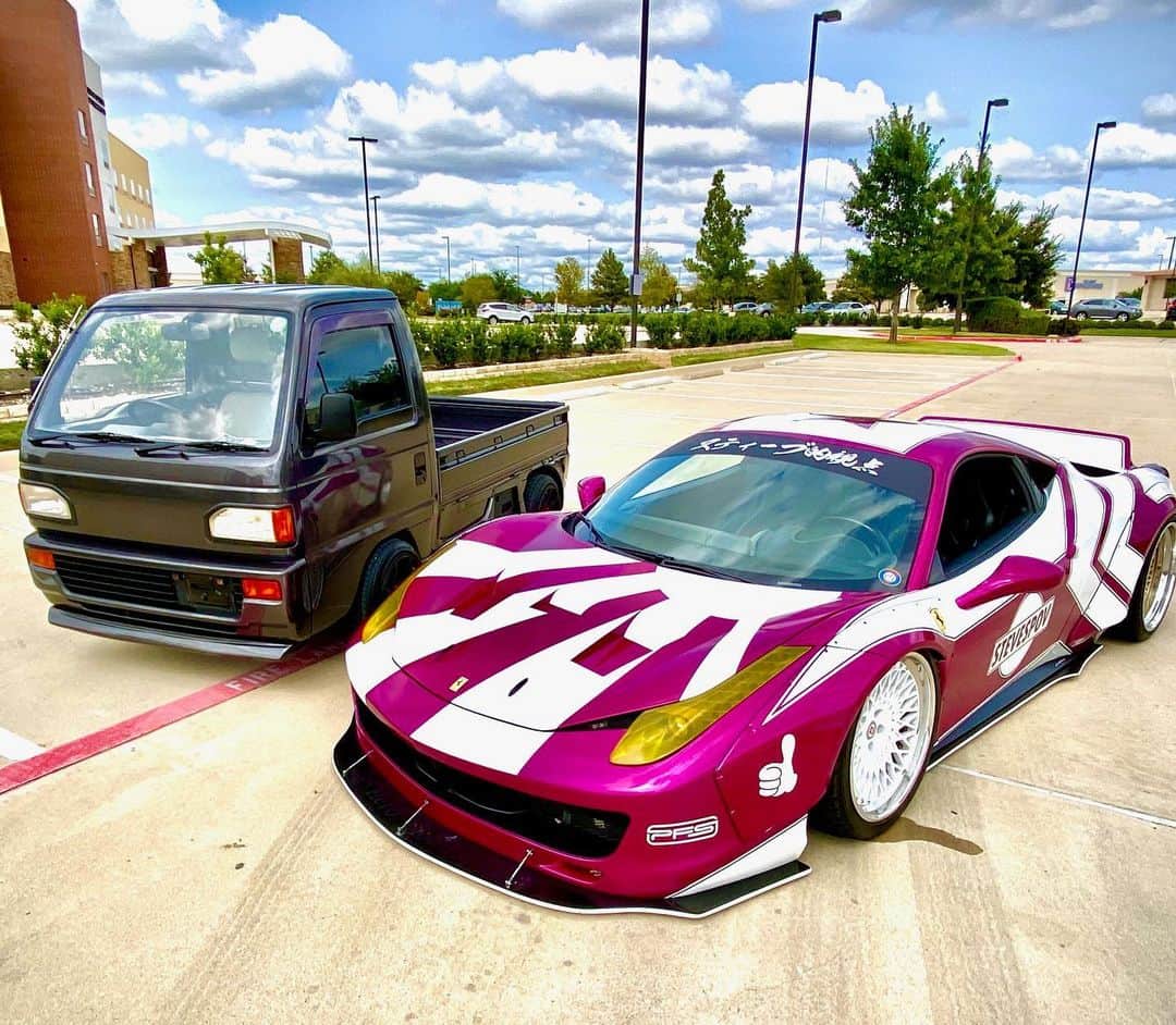 スティーブのインスタグラム：「Who’s going to the JDM meet @parkupfront and @fueledupmeet this Saturday?? How to see you there!! 軽トラとフェラーリ何方がテキサスの方に人気だと思う？」
