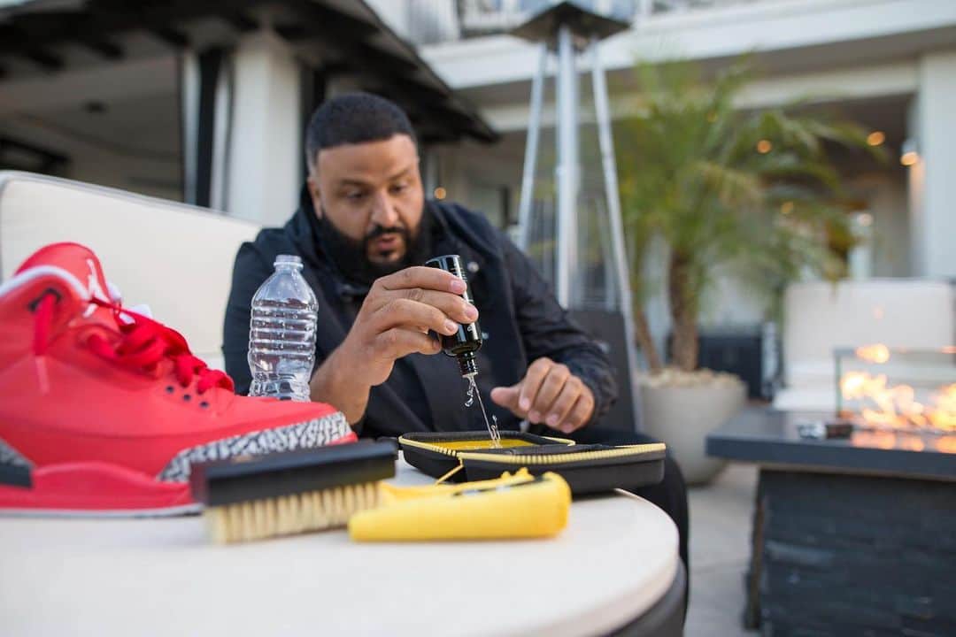 DJキャレドさんのインスタグラム写真 - (DJキャレドInstagram)「The ultimate cleaning solution @crepprotect. Swipe to see how my J's stay looking box fresh 🔑」1月5日 5時00分 - djkhaled