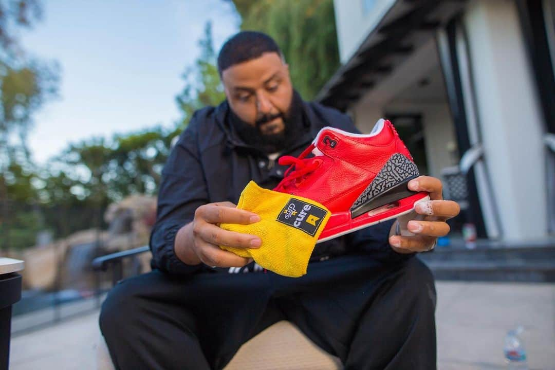 DJキャレドさんのインスタグラム写真 - (DJキャレドInstagram)「The ultimate cleaning solution @crepprotect. Swipe to see how my J's stay looking box fresh 🔑」1月5日 5時00分 - djkhaled