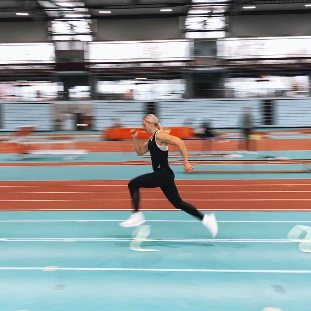 リーザ・マイヤーさんのインスタグラム写真 - (リーザ・マイヤーInstagram)「Fresh start into the new week & the new year. The goals are set, let’s work for them! #200daystogo #tokyo2020ne #olympics」1月5日 5時05分 - lisamxyzr