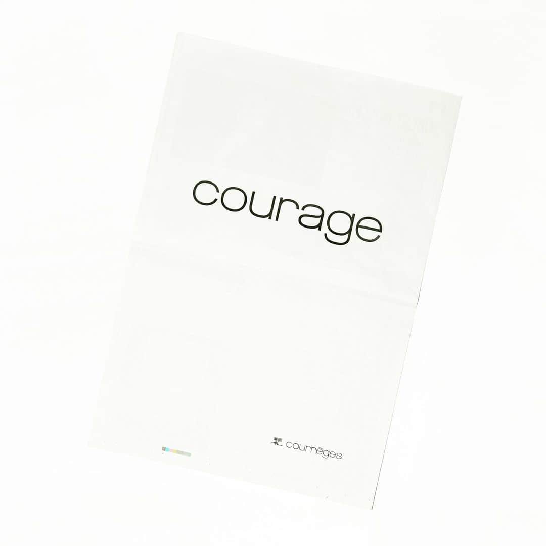 クレージュさんのインスタグラム写真 - (クレージュInstagram)「Today we printed courage on blank pages for new beginnings, hopes and dreams.」1月5日 5時18分 - courreges