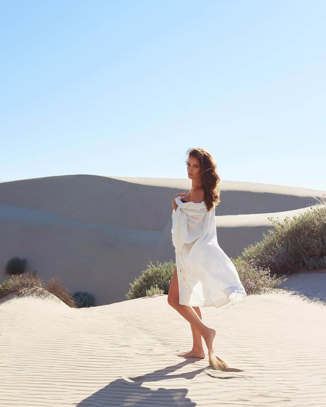 ドナ・フェルドマンのインスタグラム：「Go the extra mile . . . It’s never crowded #mondaymotivation」