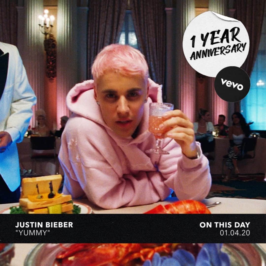 Vevoさんのインスタグラム写真 - (VevoInstagram)「1 year ago this tasty vid had us craving another @JustinBieber album 🔥 Play "Yummy" one more time! ⠀ ⠀⠀⠀⠀⠀⠀⠀⠀⠀ ▶️[Link in bio] #justinbieber」1月5日 5時55分 - vevo